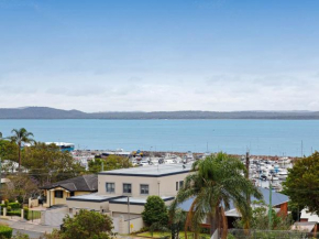 Portside 18 1 Donald Street water views WiFi and Air Conditioning